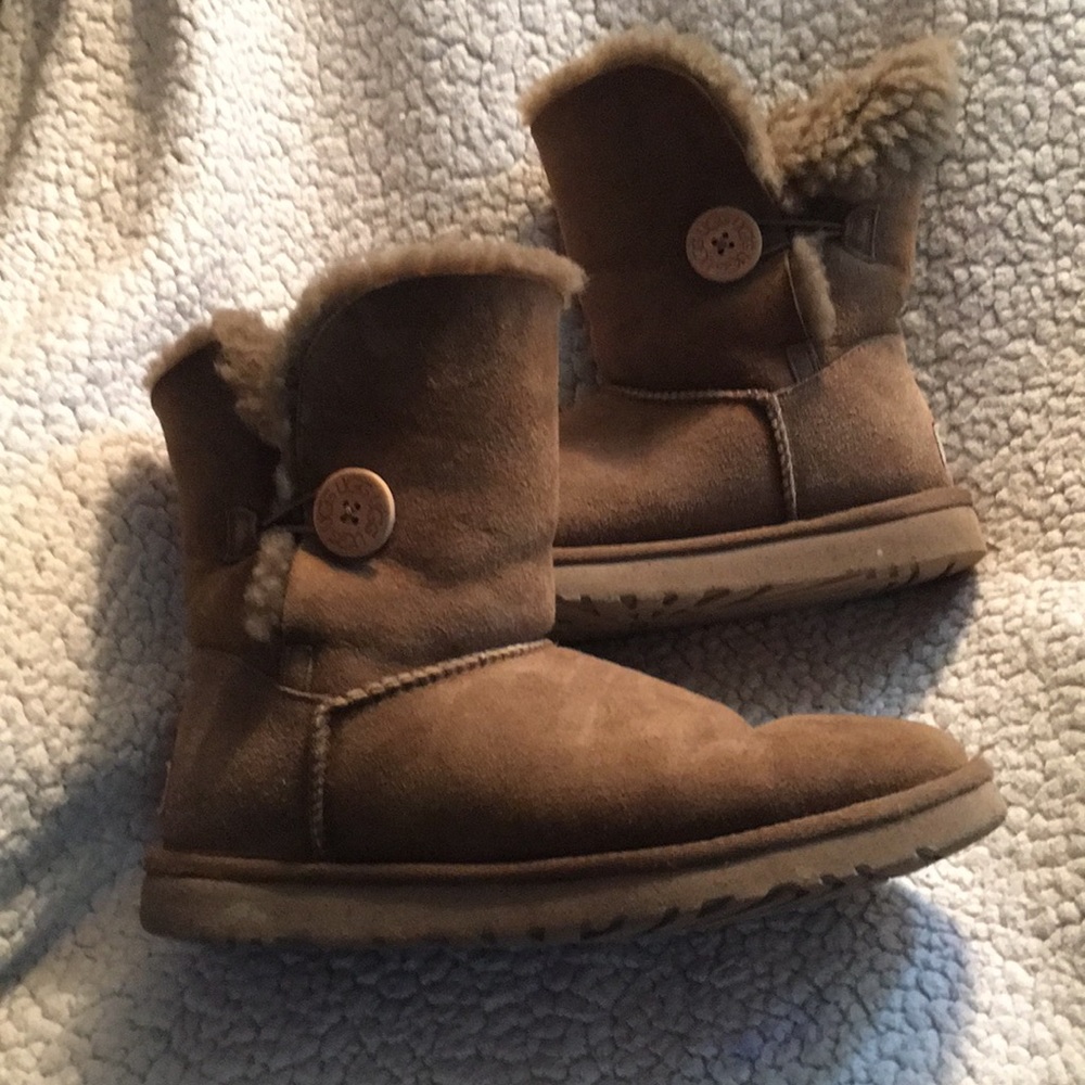 UGG-size 9